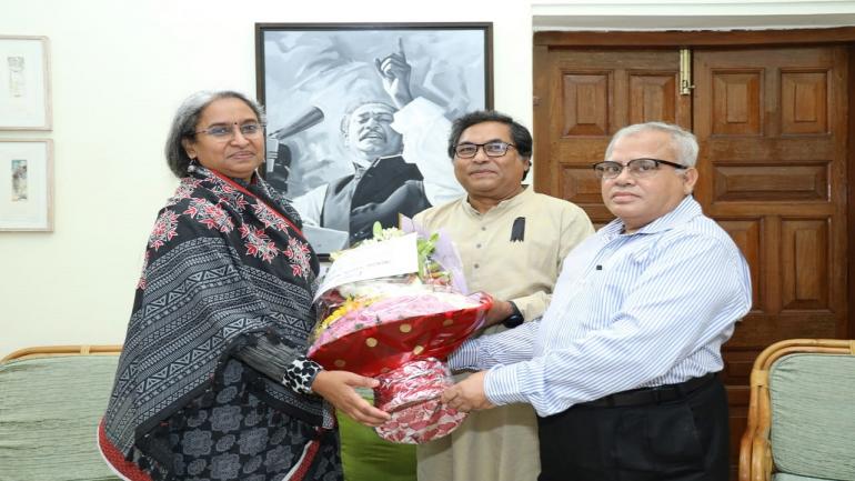 শিক্ষামন্ত্রীর সাথে বিডিইউ’র উপ-উপাচার্য ও ট্রেজারারের সৌজন্য সাক্ষাৎ