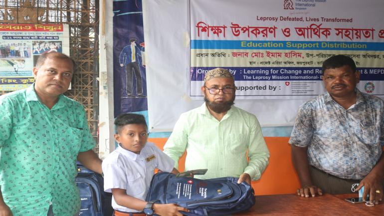 দি লেপ্রসি মিশন ইন্টারন্যাশনাল বাংলাদেশ এর আয়োজনে শিক্ষা উপকরণ ও আর্থিক সহায়তা প্রদান