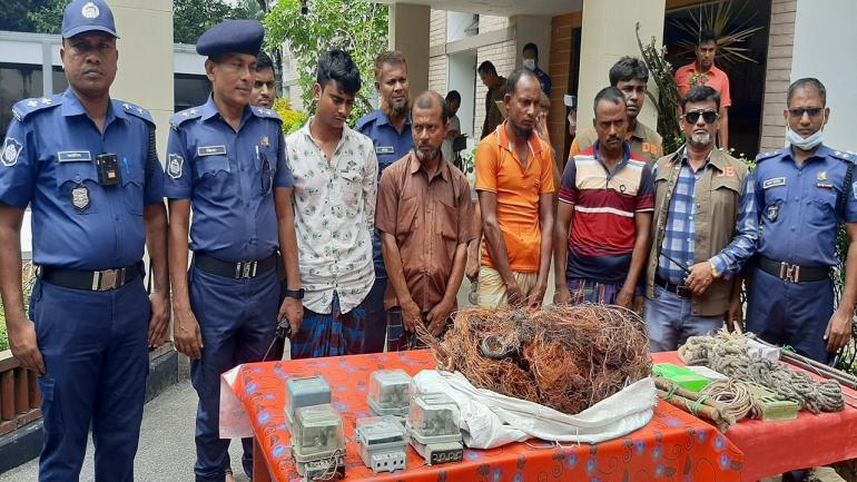 জয়পুরহাটে ট্রান্সফরমার চোর চক্রের ৭ সদস্য আটক