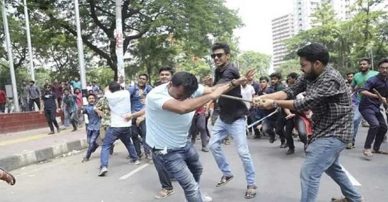 ঢাবিতে ছাত্রদল-ছাত্রলীগের সংঘর্ষ