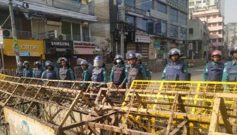 নয়াপল্টনের অলিগলিতে পুলিশি টহল