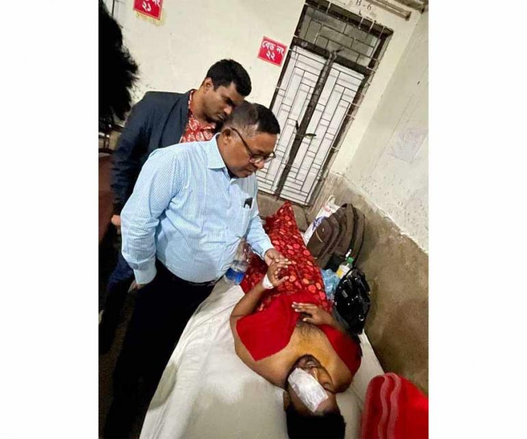 ককটেলের আঘাতে হাসপাতালে ভর্তি আব্দুল জলিল