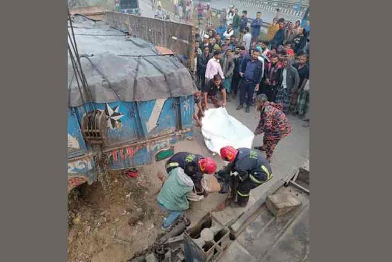 সিমেন্টবোঝাই ট্রাকের ধাক্কায় অটোরিকশার ৩ যাত্রী নিহত