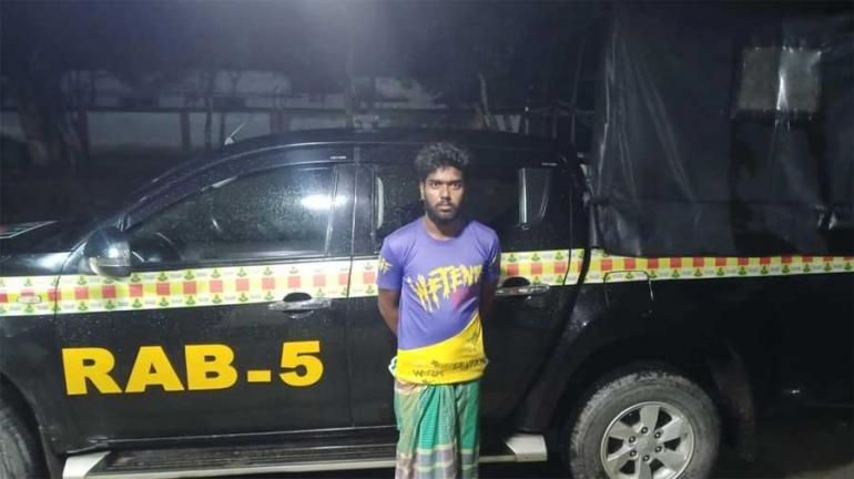 র‌্যাবের হাতে গ্রেপ্তার হাবিব আলী।